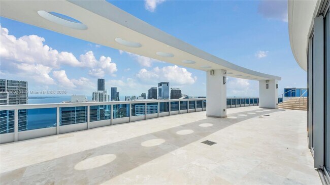Building Photo - 200 Biscayne Blvd Way