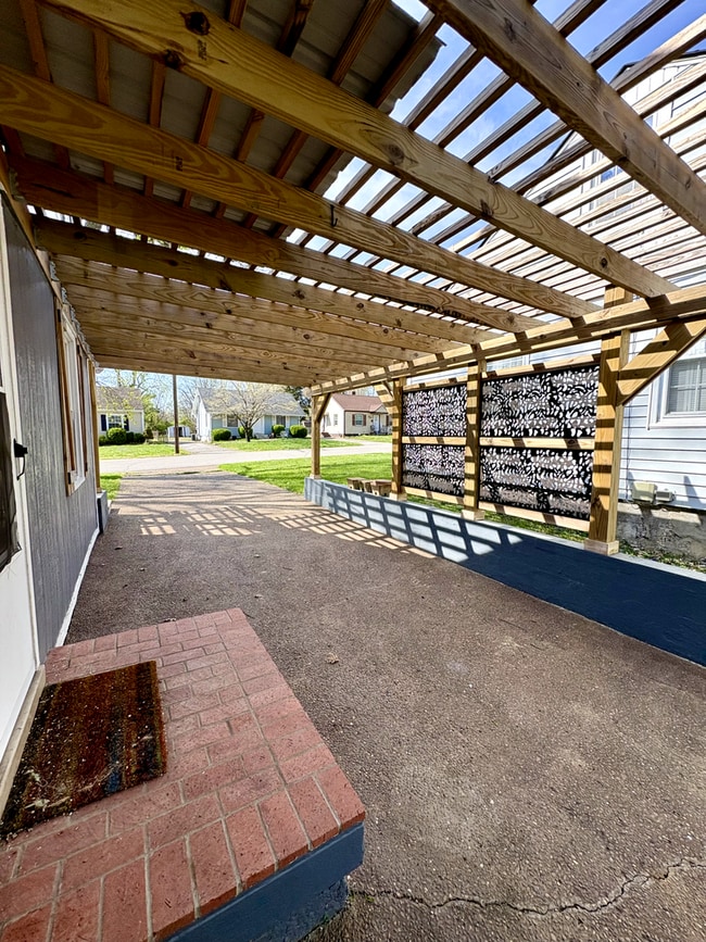Building Photo - 2 Bedroom Pet Friendly Home For Rent in Hopkinsville!
