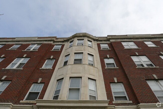 Building Photo - Delaware / West Ferry Apartments