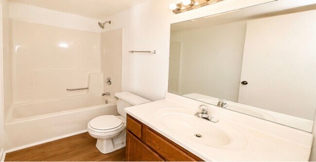 Building Photo - 451 Woodview Dr