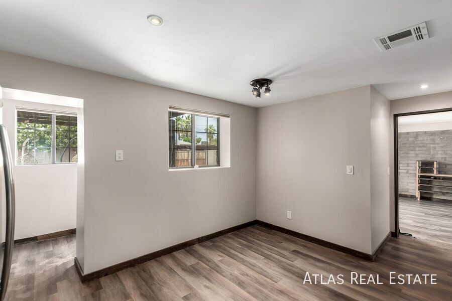 Building Photo - 224 W Montecito Ave