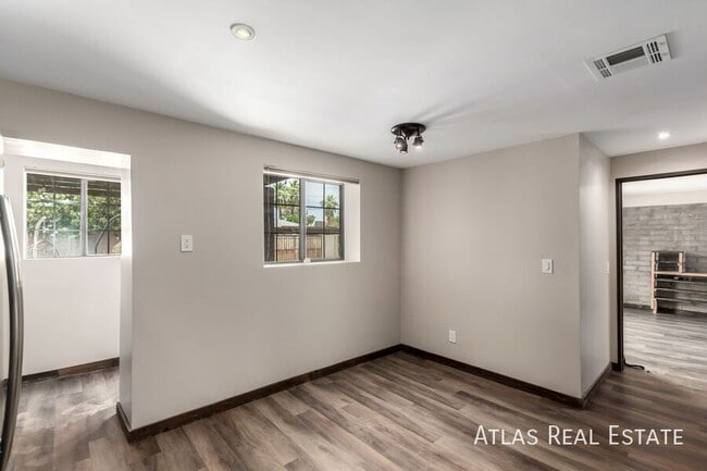 Building Photo - 224 W Montecito Ave