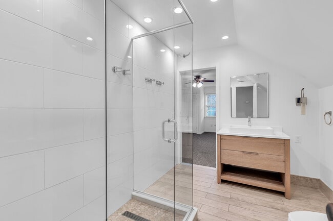 Building Photo - 20 Rosalie Ave