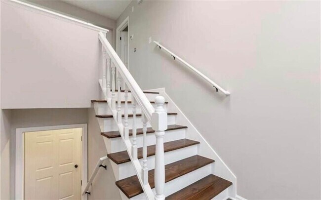 Building Photo - 934 Bay Ridge Dr