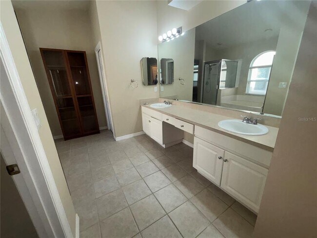 Building Photo - 10132 Heather Sound Dr