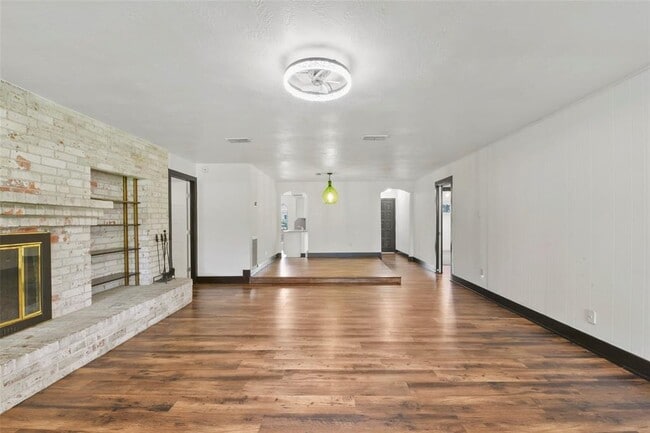 Building Photo - 826 Seacliff Dr