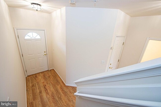 Building Photo - 438 Parkview Ct