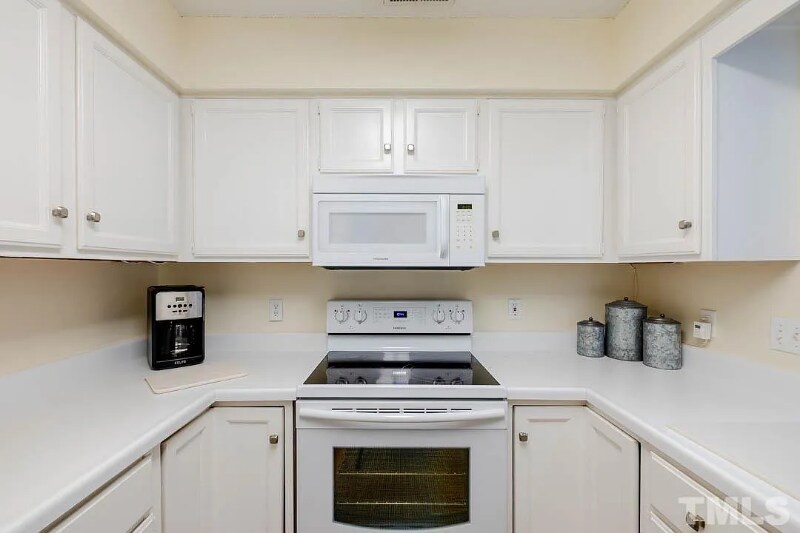 Building Photo - 56 Forest Oaks Dr