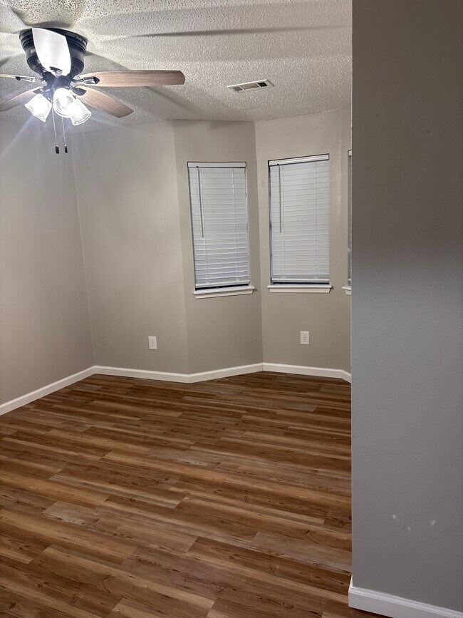 Building Photo - 3402 W Center St