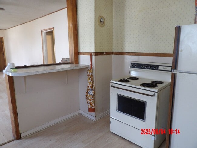 Building Photo - 2 Bedroom House with Full Basement