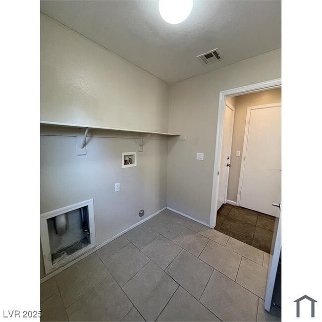 Building Photo - 909 E Malibu Sands Ave