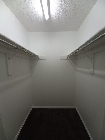 Building Photo - 9520 Royal Ln