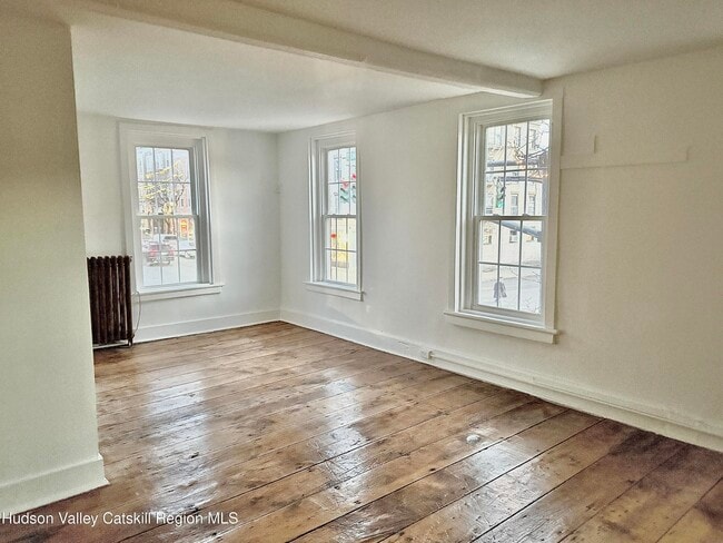 Building Photo - 624 Warren St