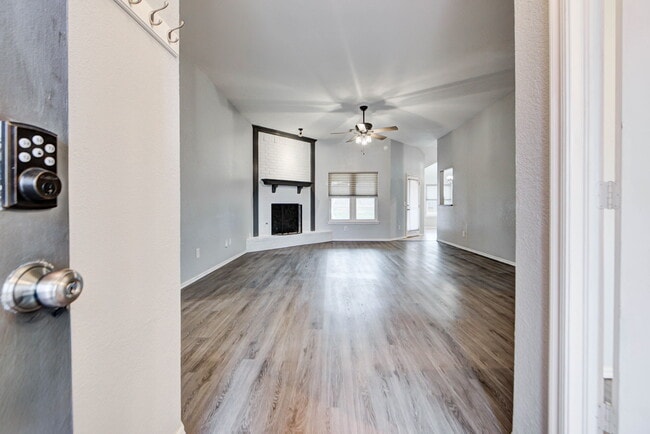 Building Photo - 1817 SE 1st St