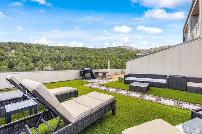 Building Photo - Scenic Mountain View Rental Minutes from Shopping & Trails!