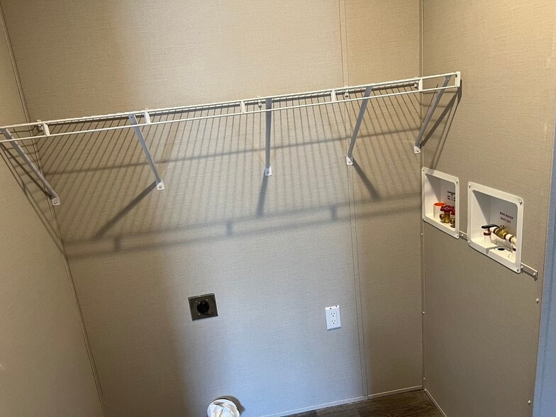 Building Photo - 6610 Lear Nagle Rd