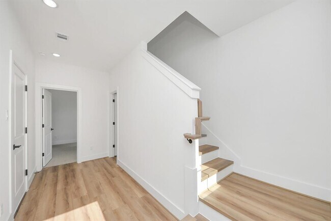 Building Photo - 2422 Harrington St