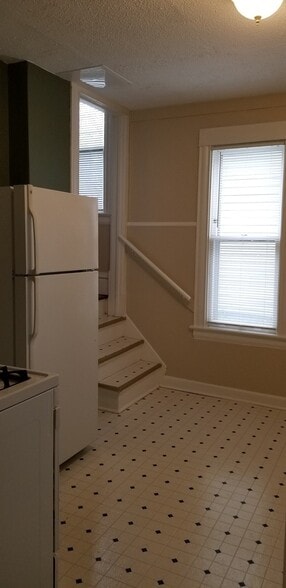 Building Photo - 1015 17th Ave N