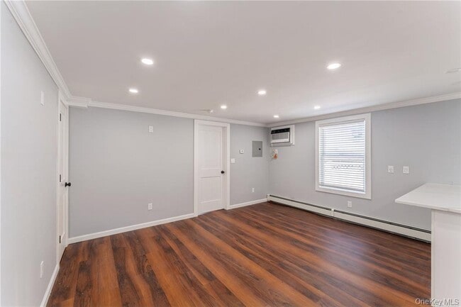 Building Photo - 5 Carlton Ave