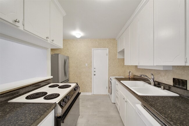 Building Photo - 2822 Briarhurst Dr