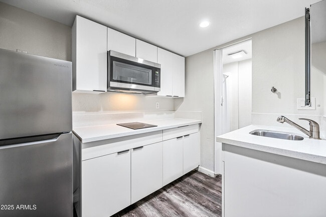 Building Photo - 3025 N 32nd St