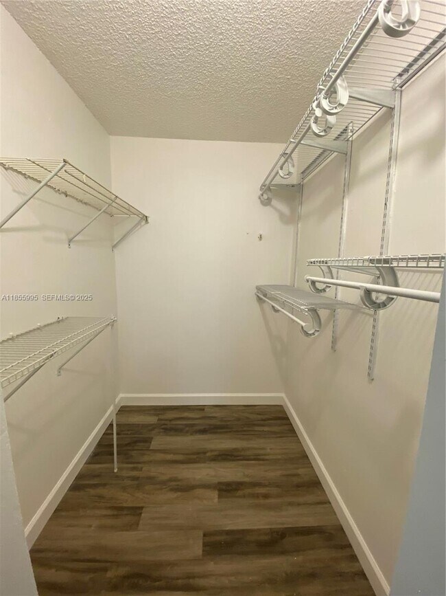 Building Photo - 2705 W 64th Pl