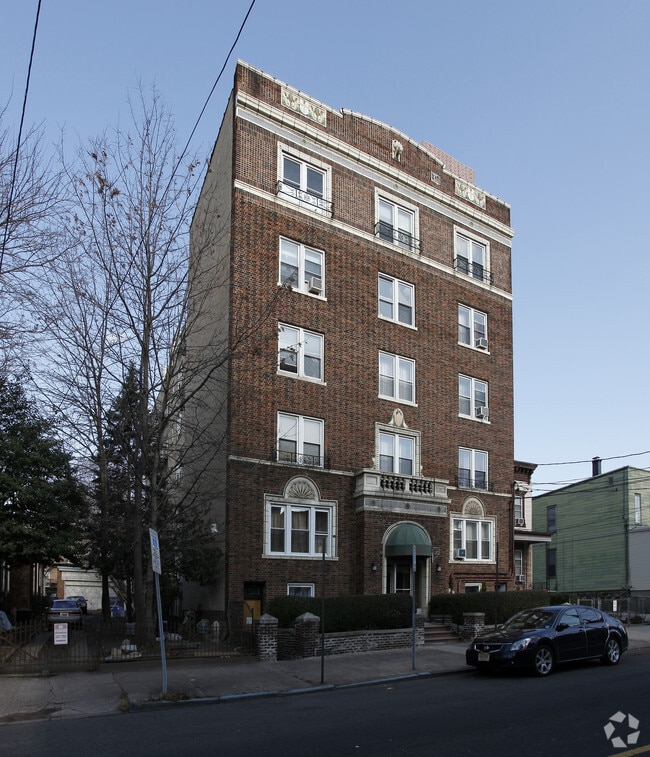 Building Photo - 136 Manhattan Apartments