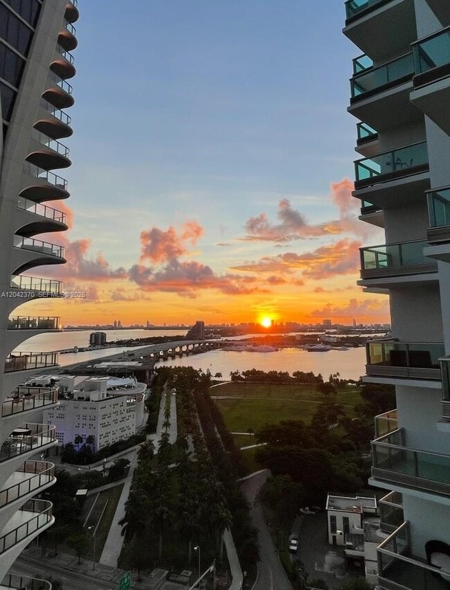 Building Photo - 900 Biscayne Blvd