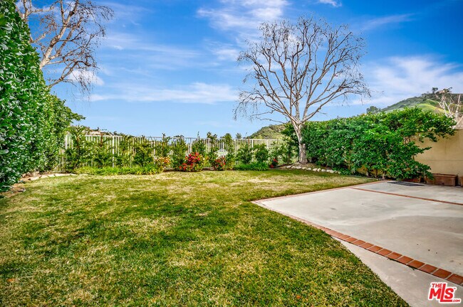 Building Photo - 4016 Cam Plano