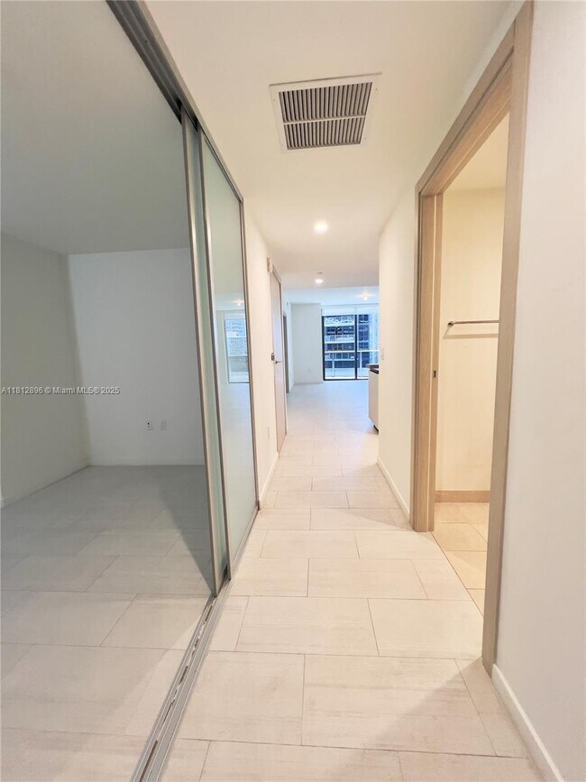Primary Photo - 1000 Brickell Plaza