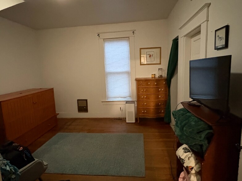 Building Photo - 221 Eldredge Ave SW