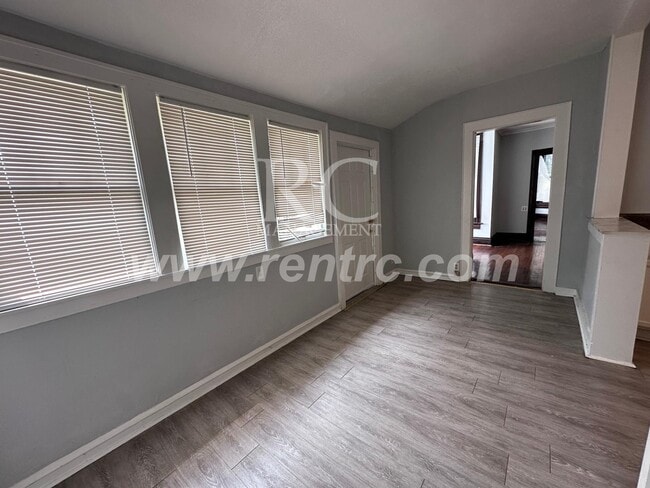 Building Photo - 1501 Walnut-