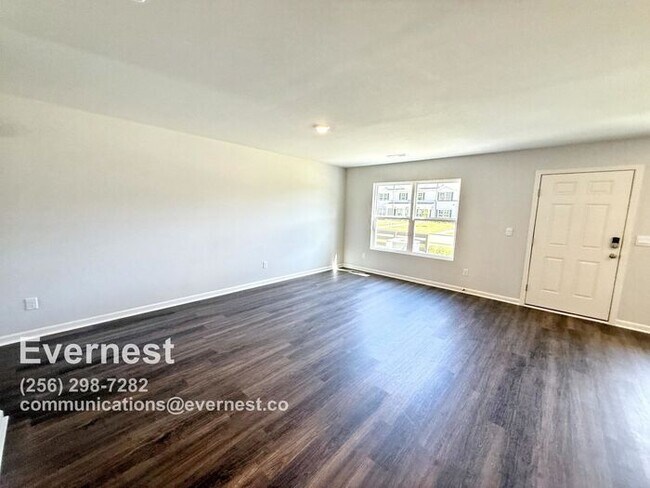 Building Photo - 3-Bedroom, 2.5-Bathroom Home in a Convenie...