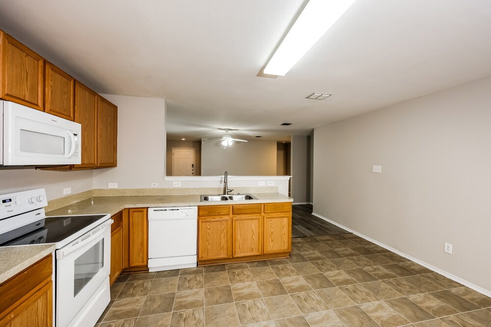 Building Photo - 1304 Castle Ridge Rd