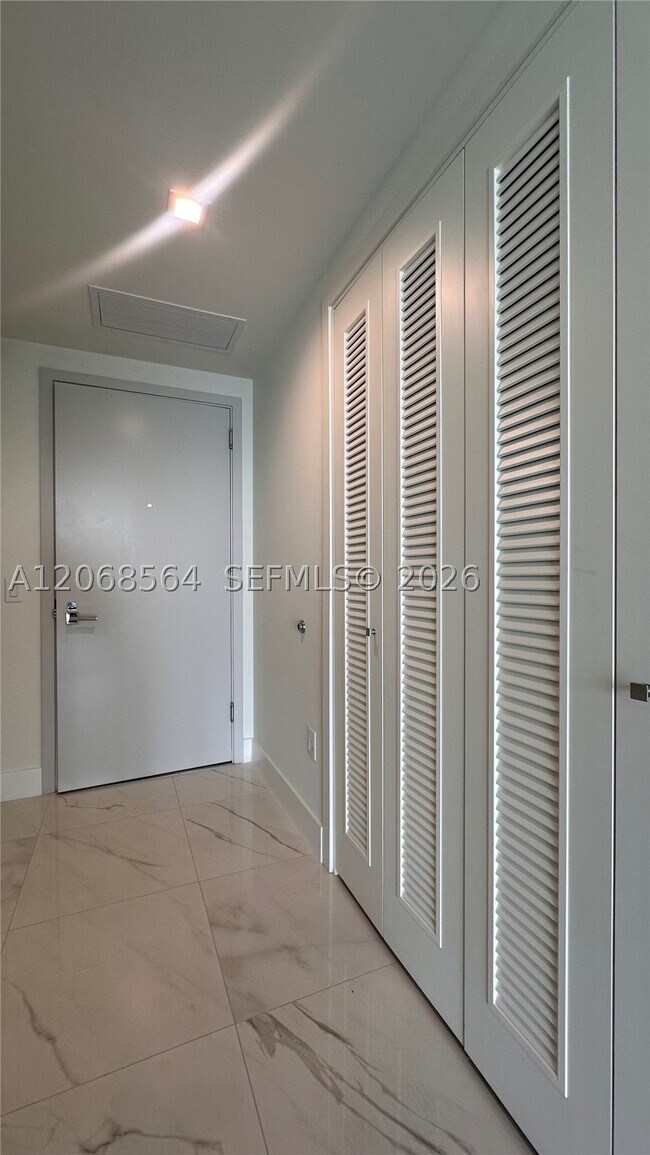 Building Photo - 1170 Hallandale Ave