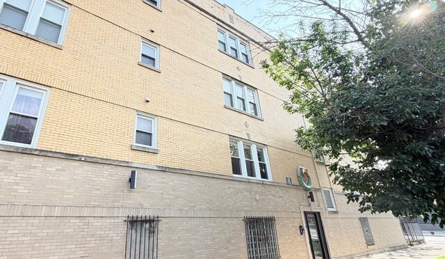 Building Photo - 3357 W Huron St