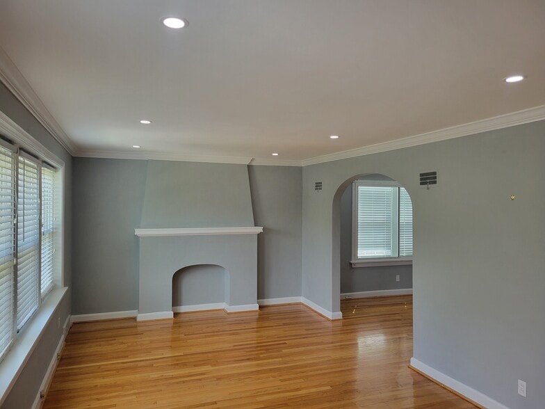 Building Photo - 7230 W Park Ave