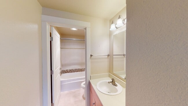 Building Photo - Kirkland 2BR Condo Near Waterfront, Shops & Trails, 2 parking spaces