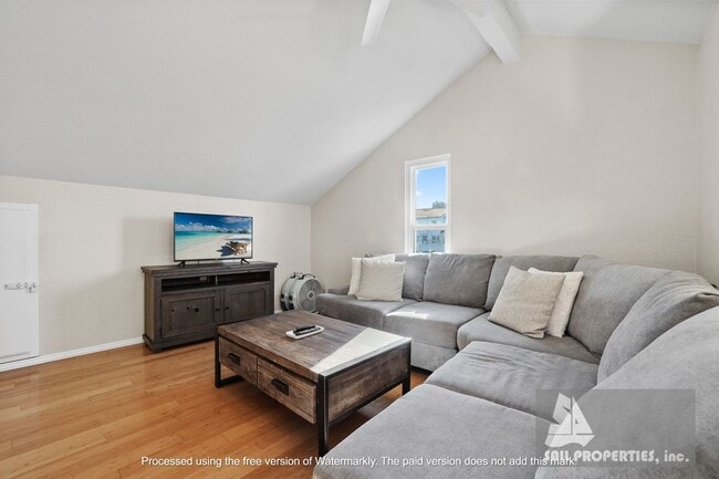 Building Photo - Beach Townhome Vacation Rental with two car garage!