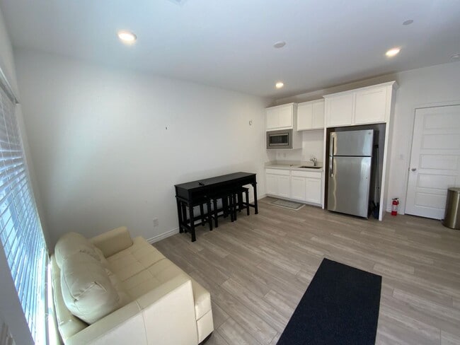 Building Photo - 3607 Etendre Ct, Casita