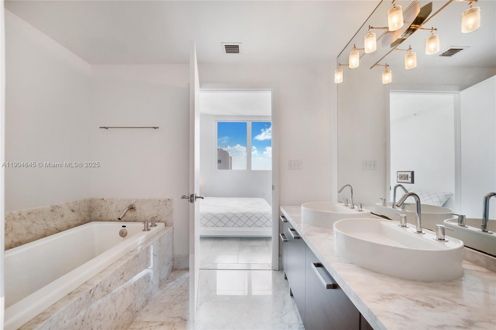 Building Photo - 253 NE 2nd St