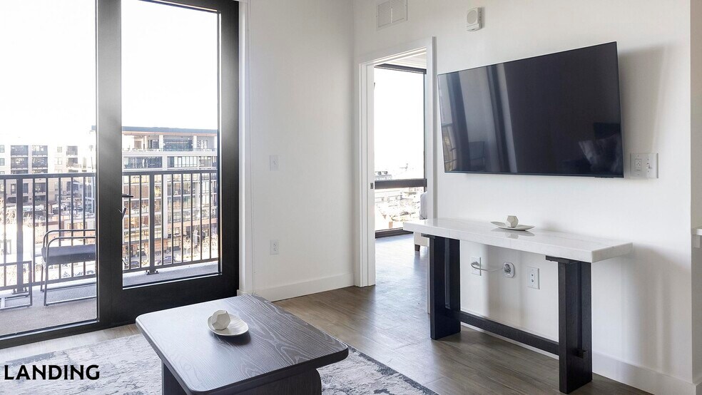 Building Photo - 1007 S Mint St