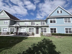 Building Photo - 3 bed 2 bath Townhome in Resort Style Community Near The Loop