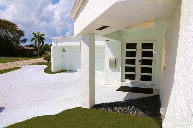 Building Photo - 6003 Umbrella Tree Ln