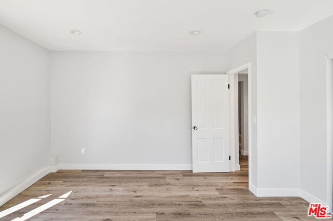 Building Photo - 2383 Panorama Terrace