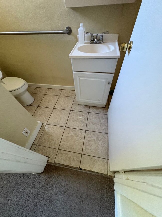 Building Photo - FOR RENT!! AVAILABLE 12/20/2025