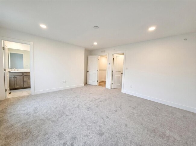 Building Photo - 317 Palisade Wy