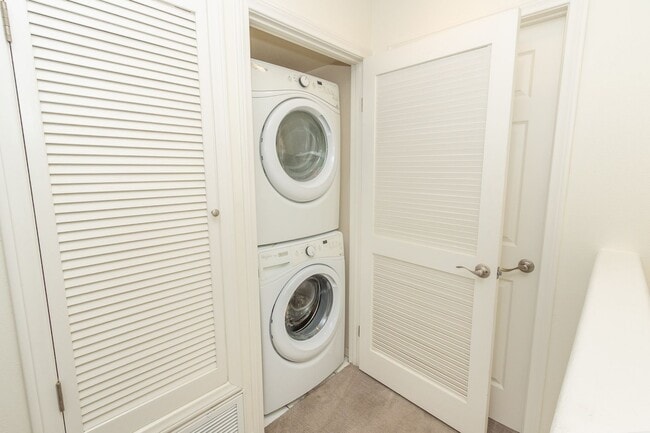 Building Photo - Modern Coastal 3 Bed/3 Bath Townhome w/ Rooftop Deck w/ Bay & Ocean Views in North Pacific Beach!