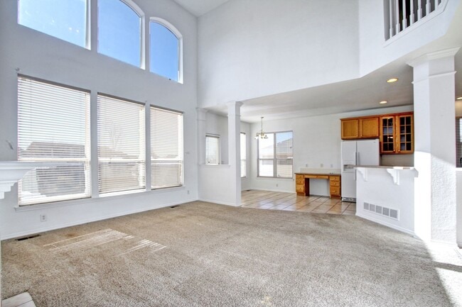 Building Photo - Metzler Ranch single family 4b/3b huge gar...
