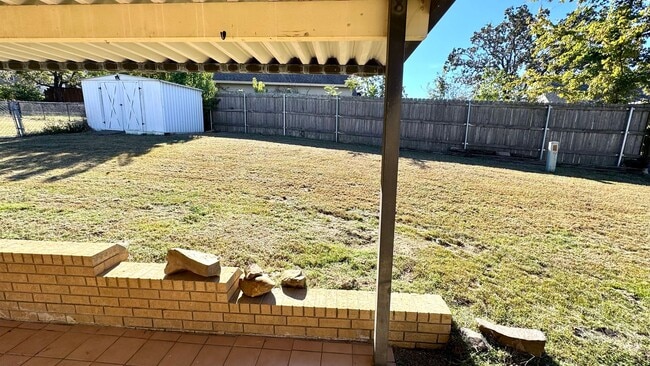 Building Photo - Comfortable & Convenient Living on Nightin...